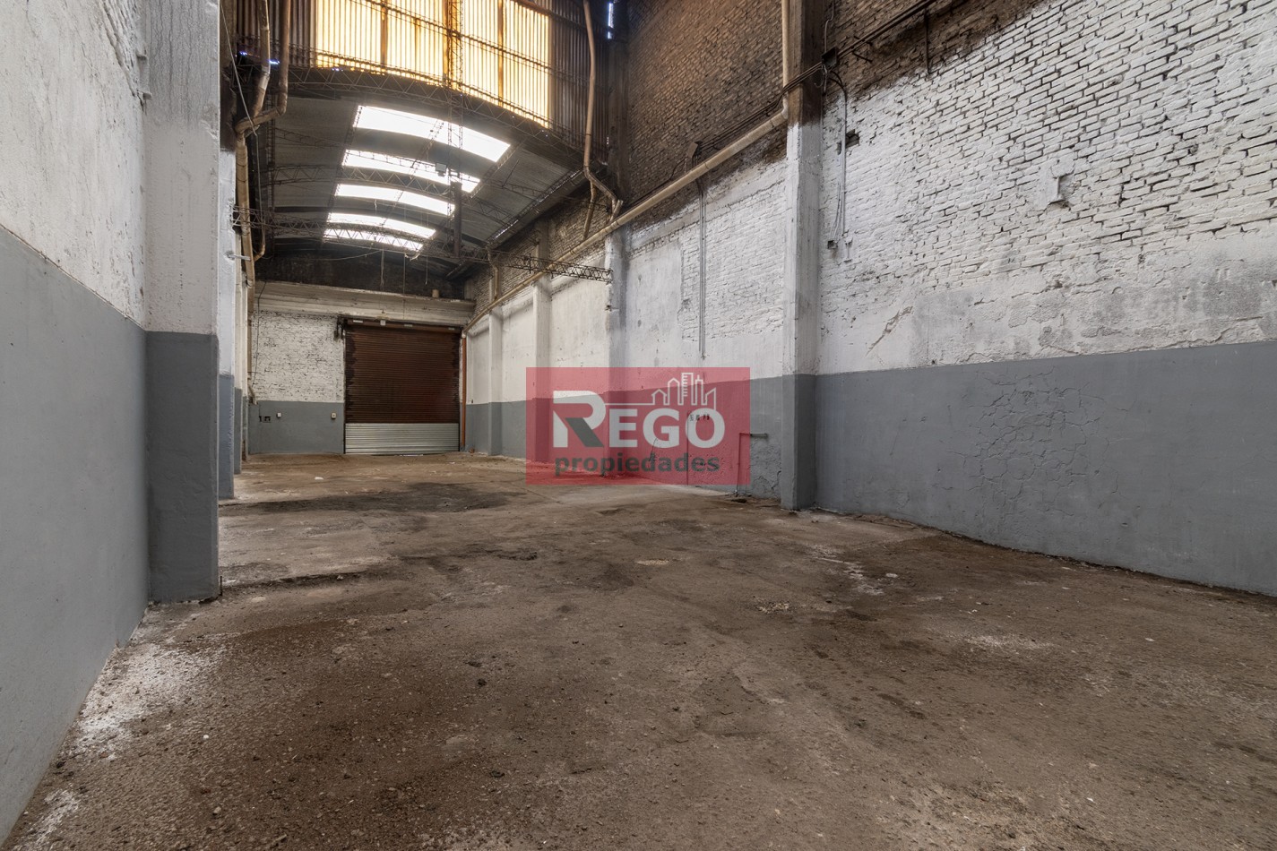 VENTA : EXCELENTE GALPON EN EL CORAZON DE SARANDI