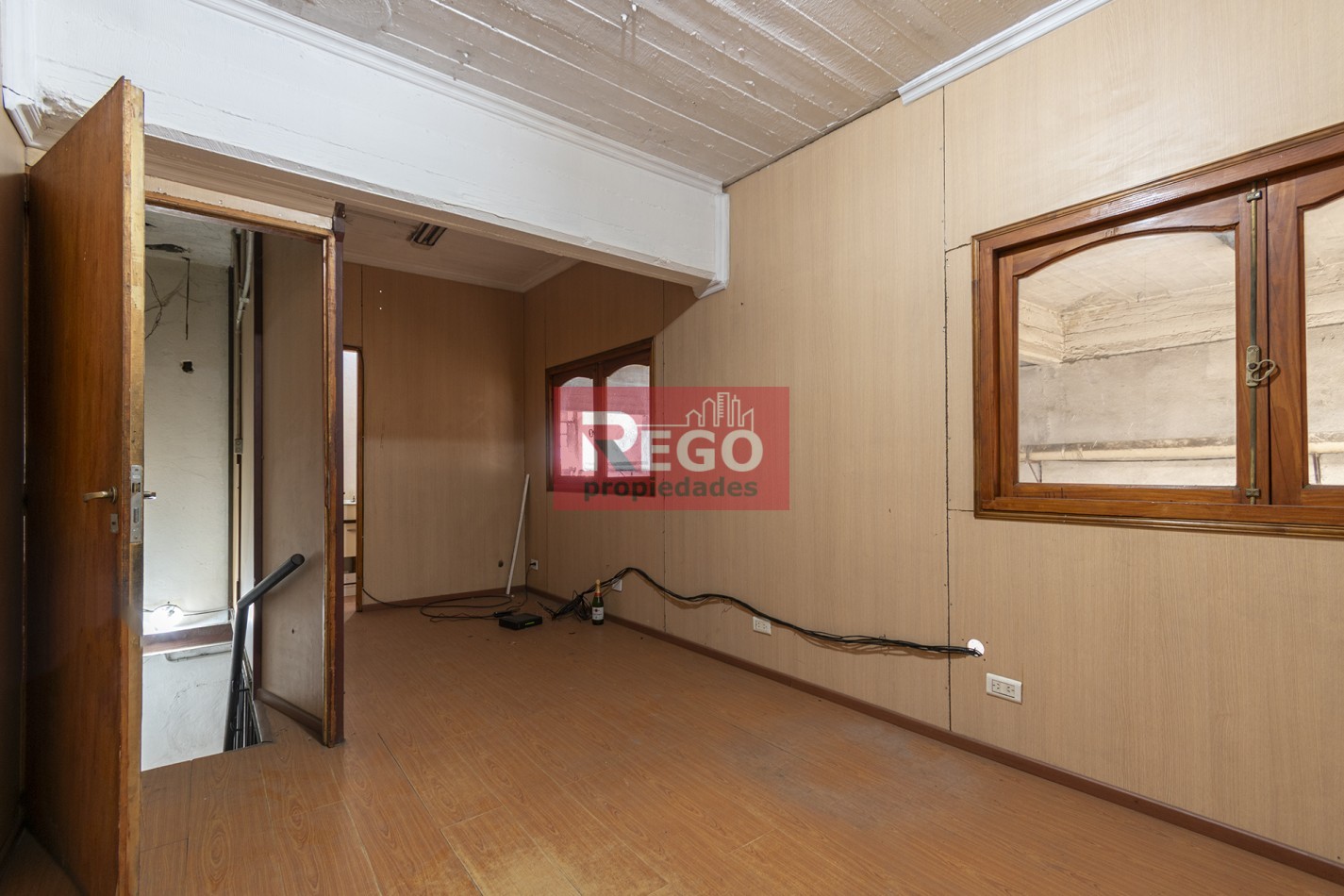 VENTA : EXCELENTE GALPON EN EL CORAZON DE SARANDI