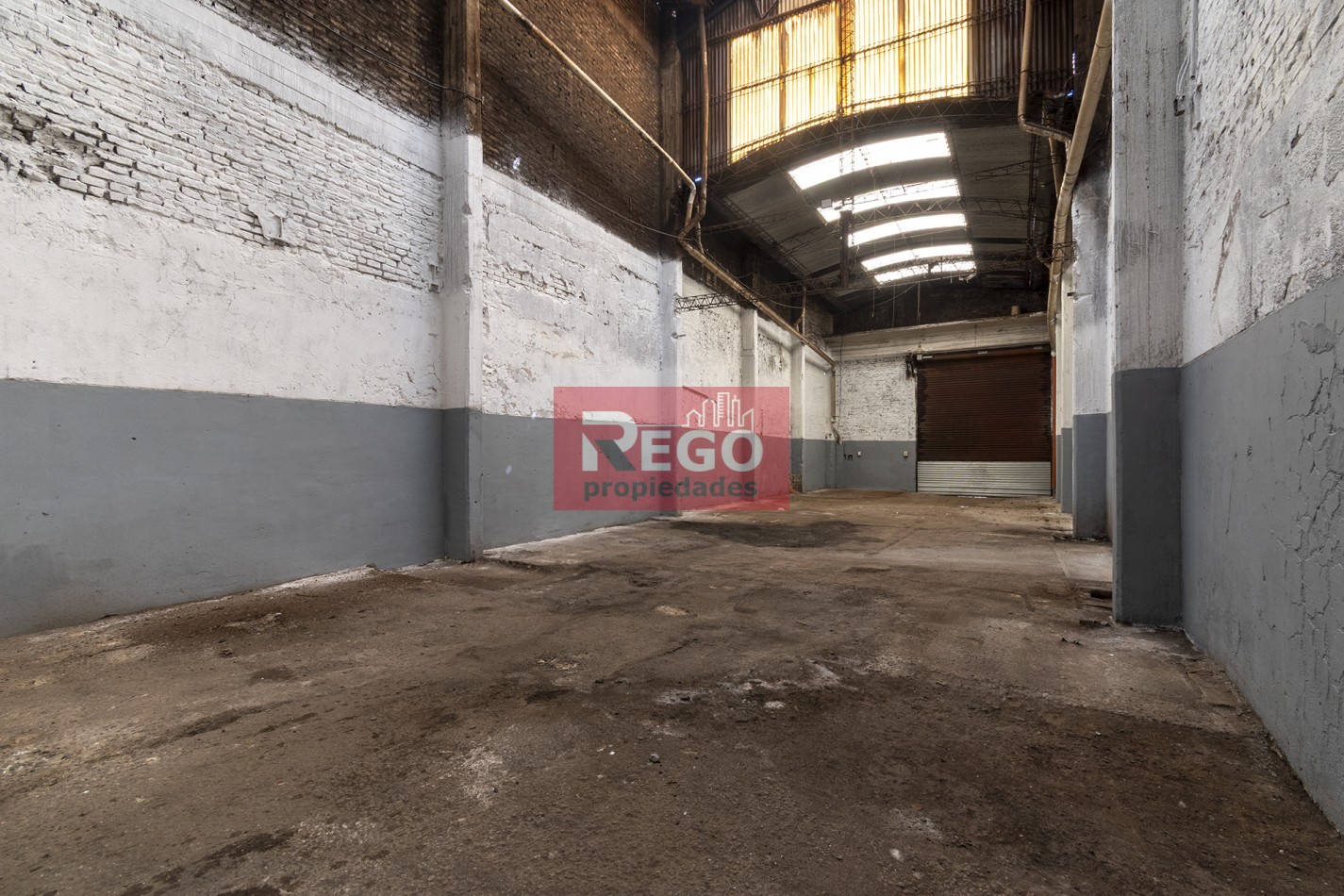 VENTA : EXCELENTE GALPON EN EL CORAZON DE SARANDI