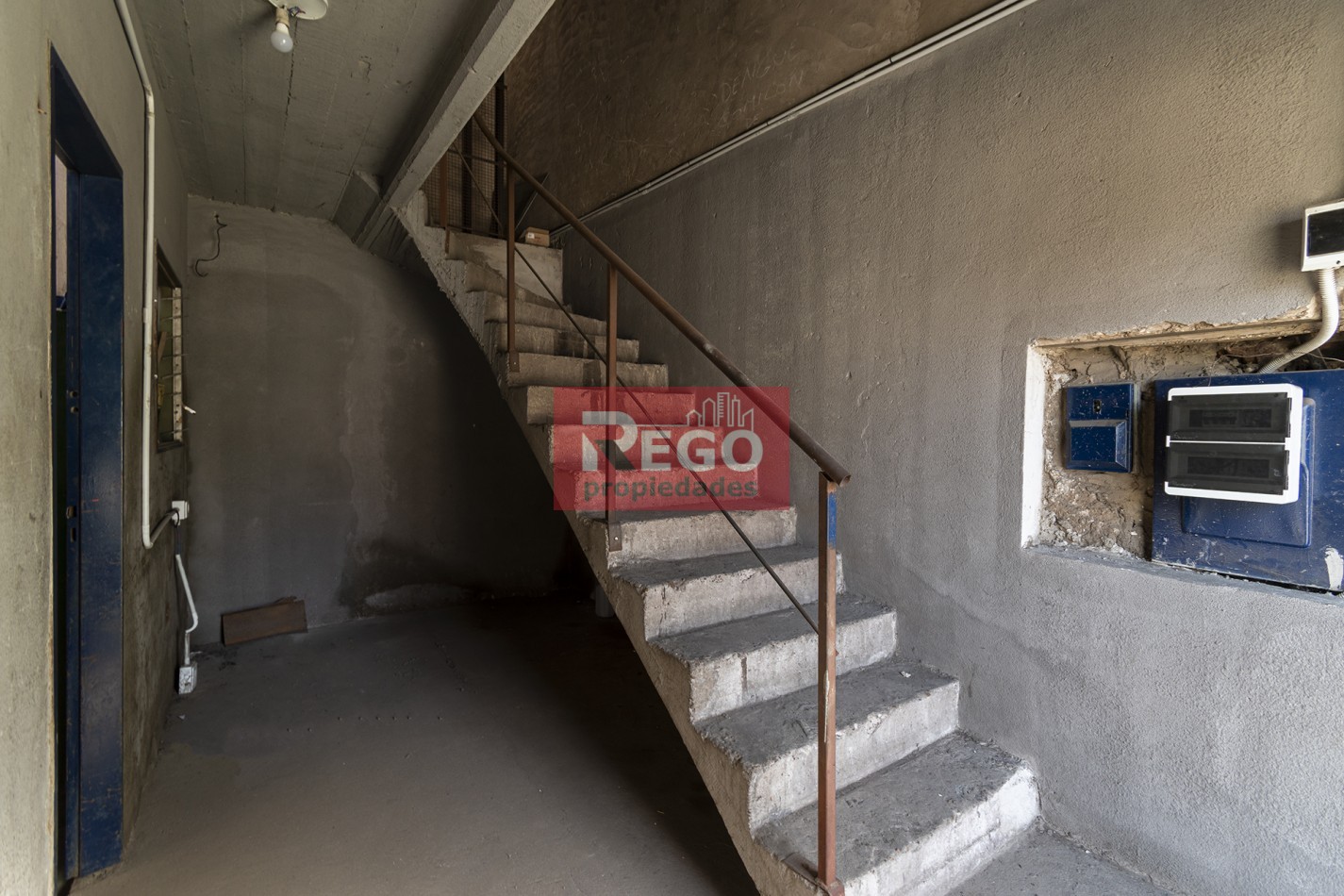 VENTA : EXCELENTE GALPON EN EL CORAZON DE SARANDI