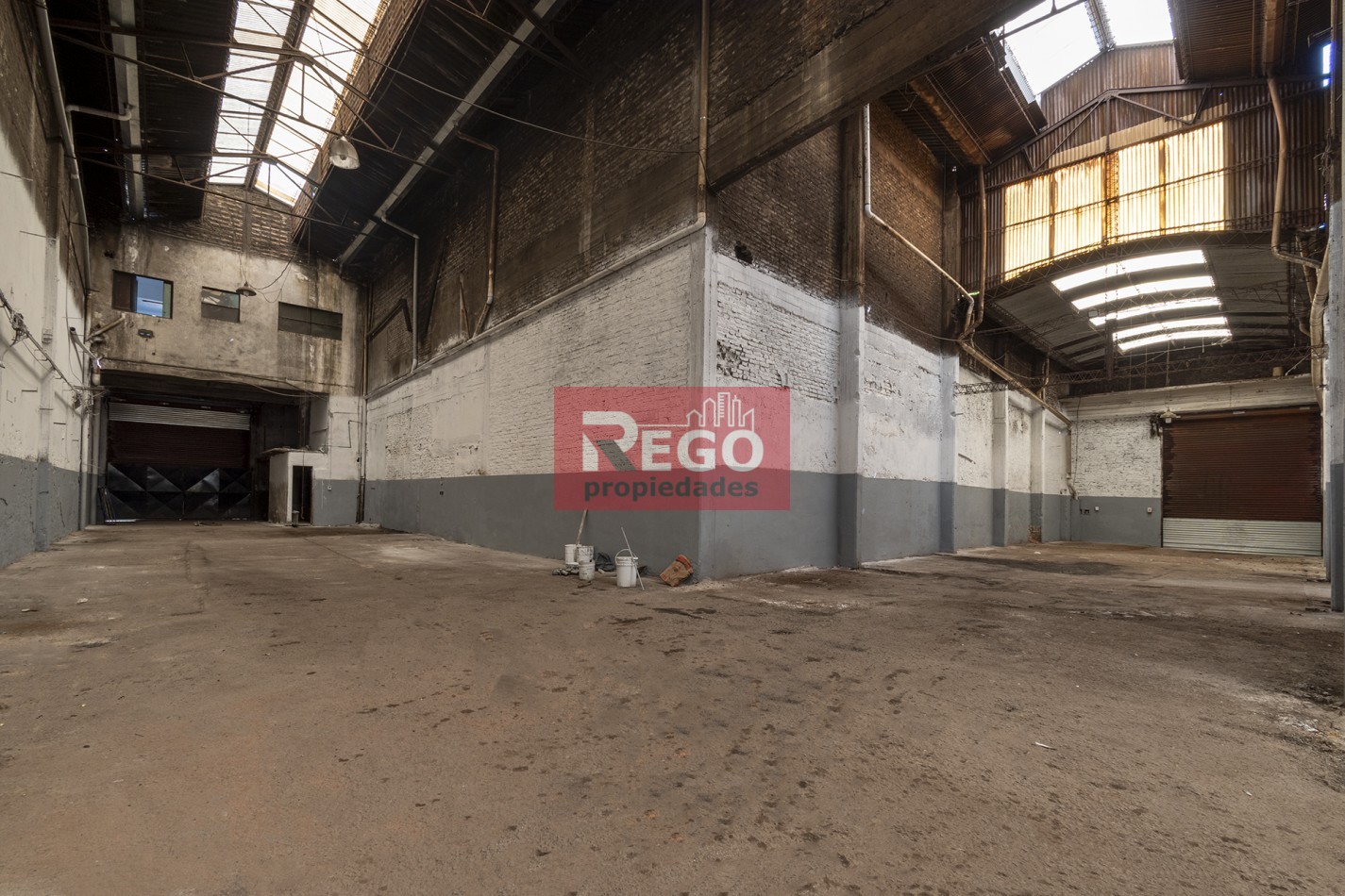 VENTA : EXCELENTE GALPON EN EL CORAZON DE SARANDI