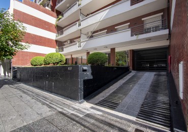 VENTA: DEPARTAMENTO 4 AMB- SEMIPISO C/COCHERA AL FRENTE